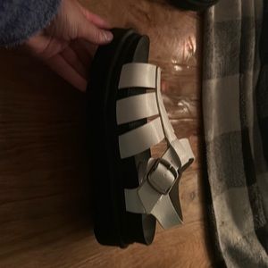 Size 6, report, sandal, platform white and black